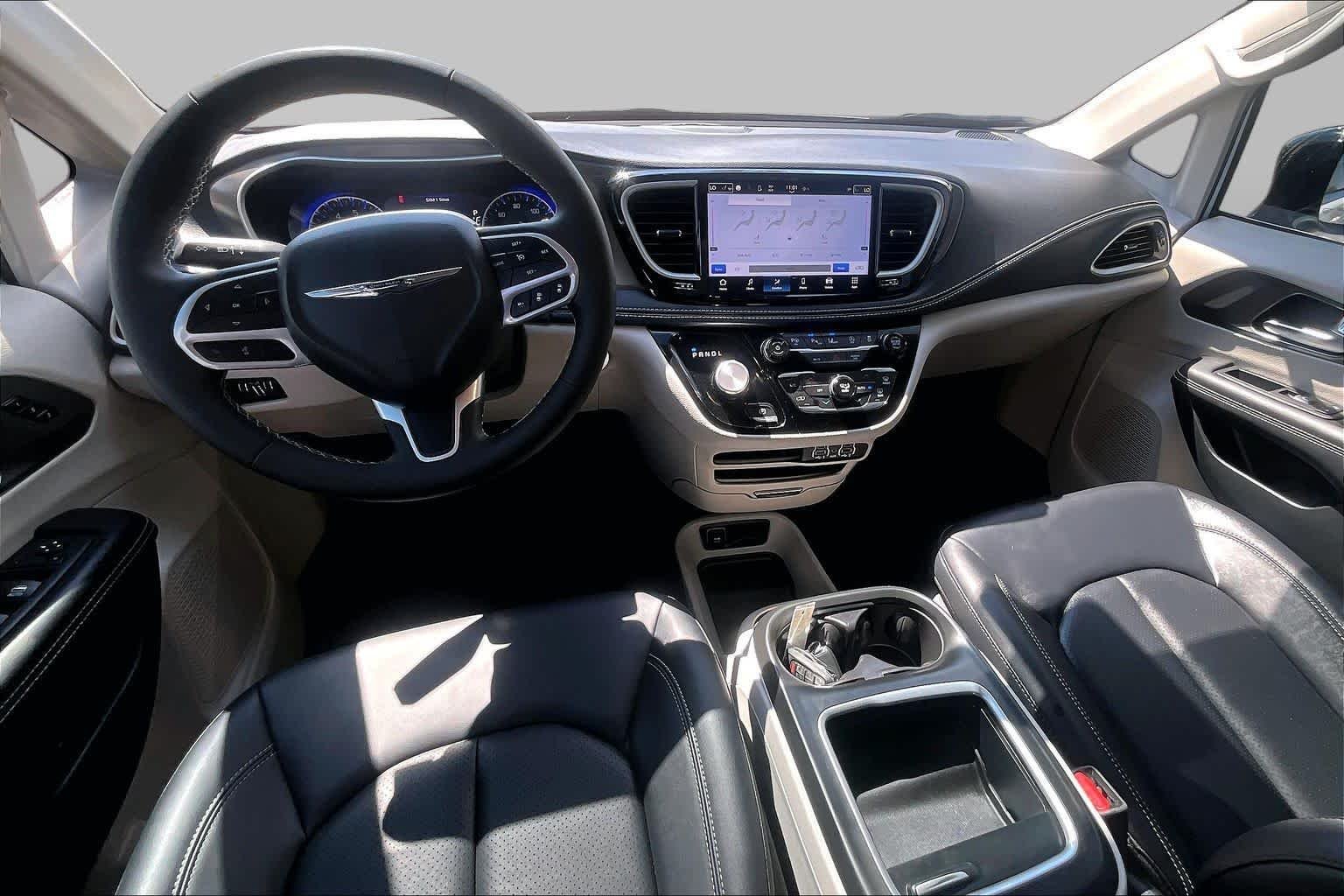 Used 2024 Bright White Clearcoat Chrysler Touring L image 15