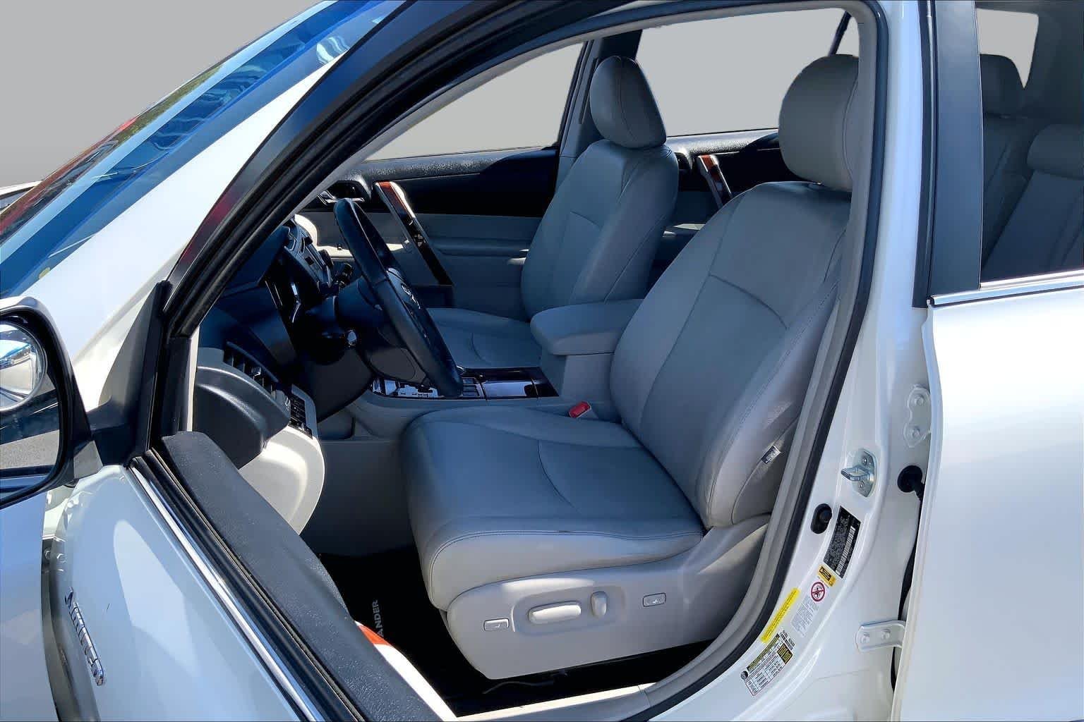 Used 2013 Blizzard Pearl Toyota Limited image 8