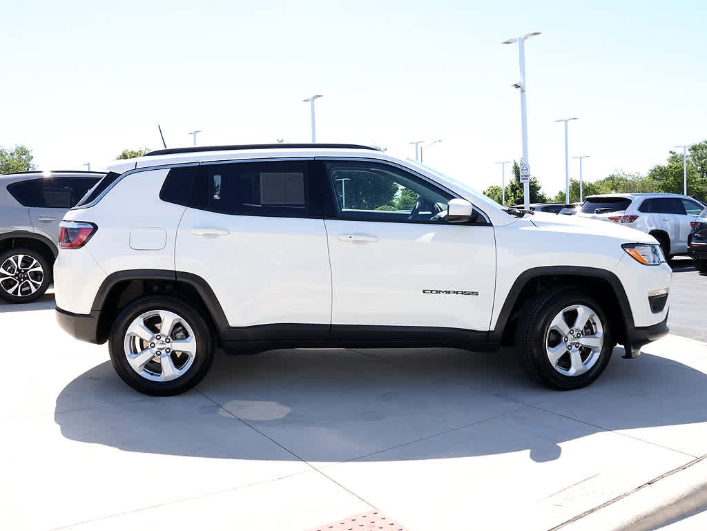 Used 2018 White Clearcoat Jeep Latitude image 6