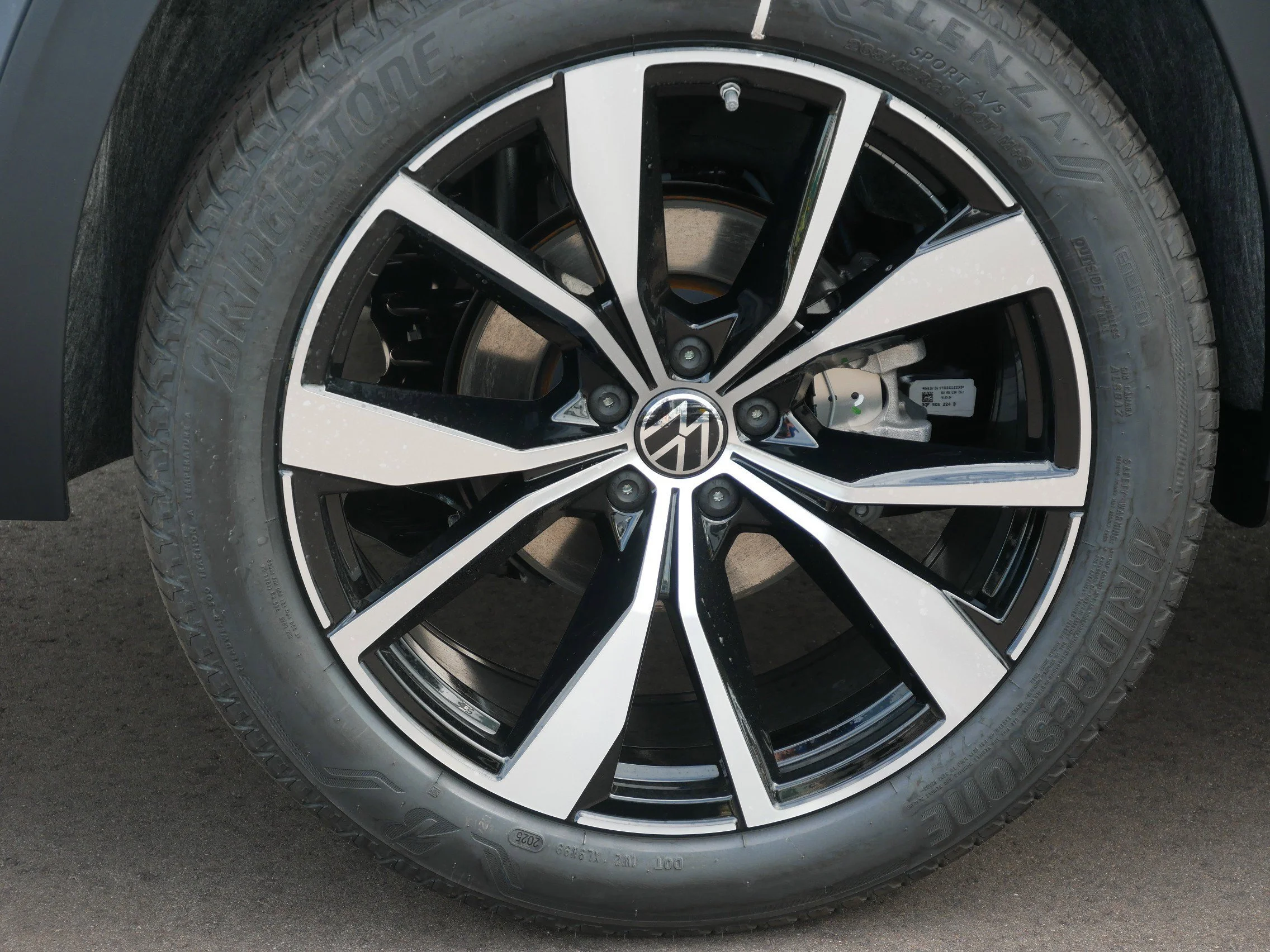 New 2026 Pure Gray Volkswagen 2.0T SEL Premium R-Line image 5