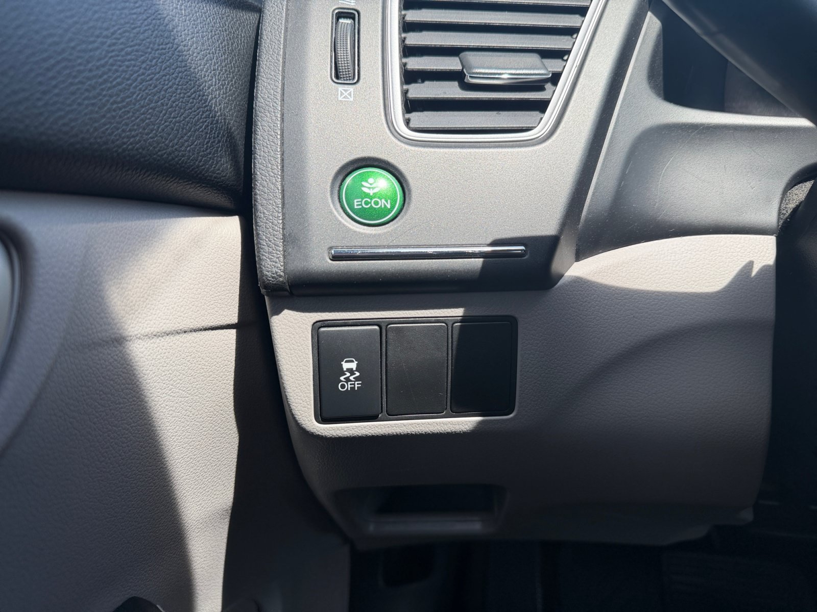 Used 2015 Silver Honda LX image 17