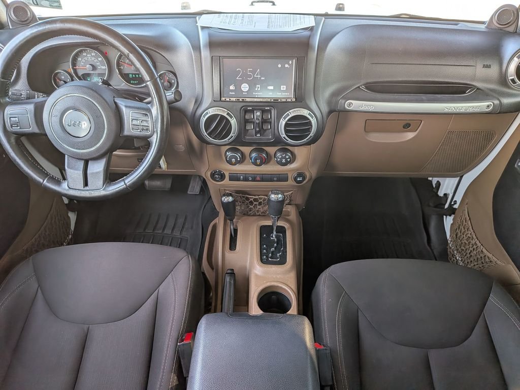Used 2014 White Jeep Unlimited Sahara image 25