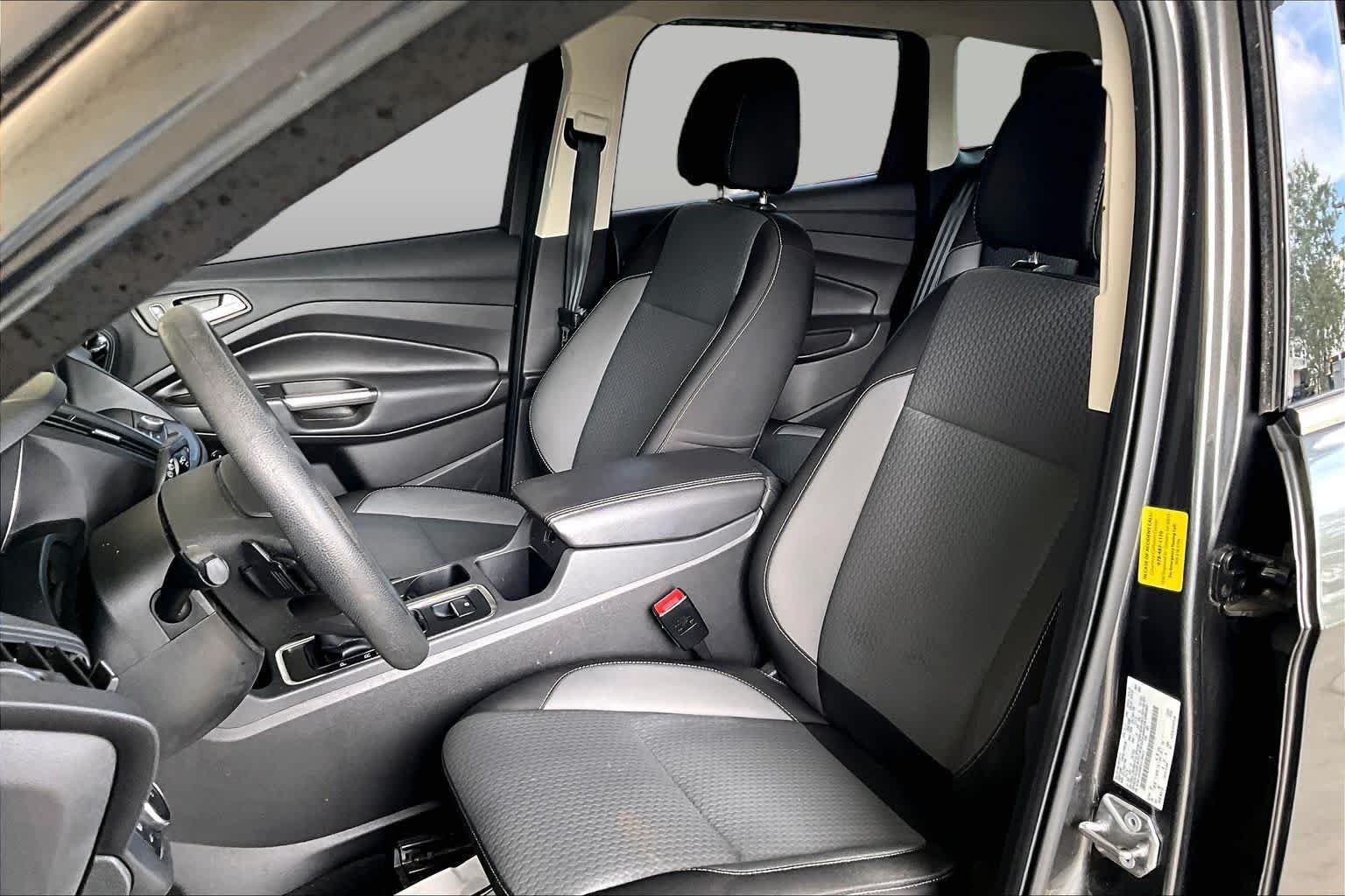 Used 2017 Magnetic Ford SE image 8