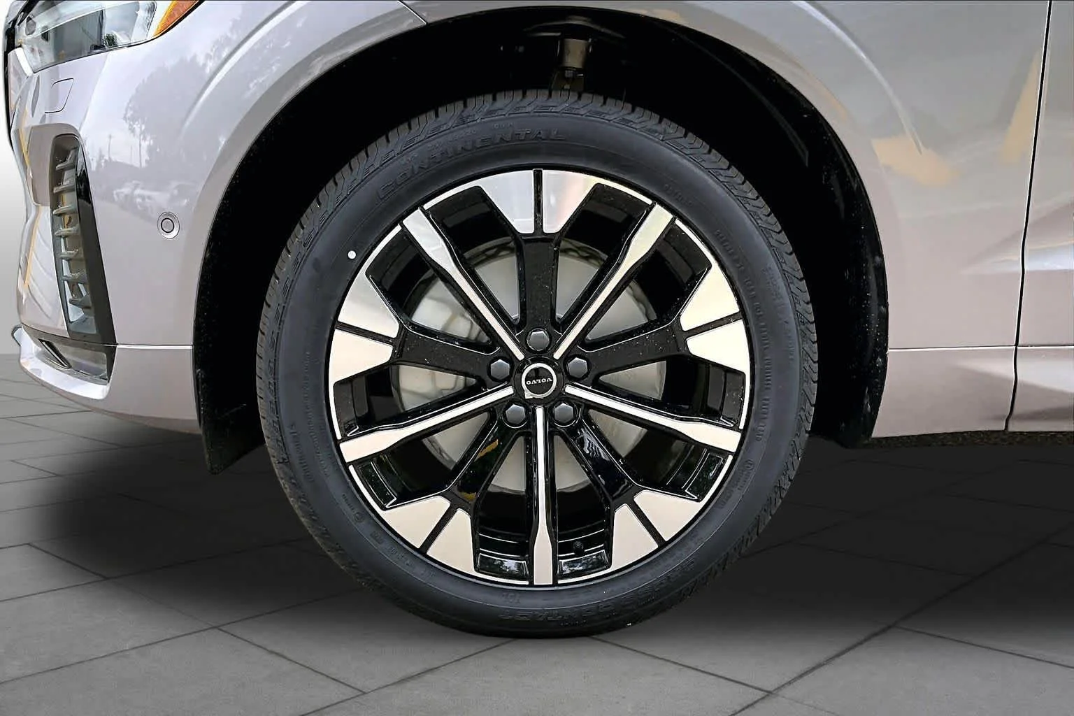 New 2026 Aurora Silver Volvo Plus image 16
