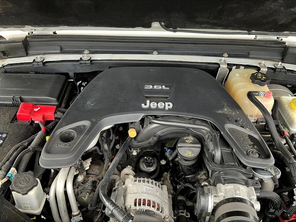 Certified Used 2019 White Jeep Unlimited Rubicon image 31