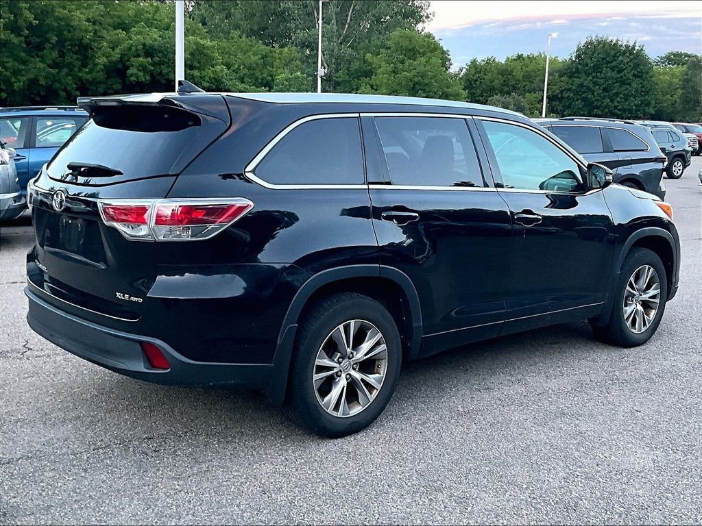 Used 2014 Black Toyota XLE V6 image 6