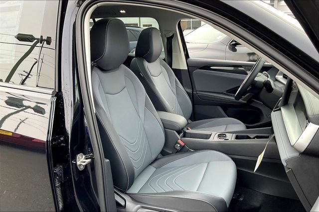 2025 Volkswagen Tiguan SE - Photo 28