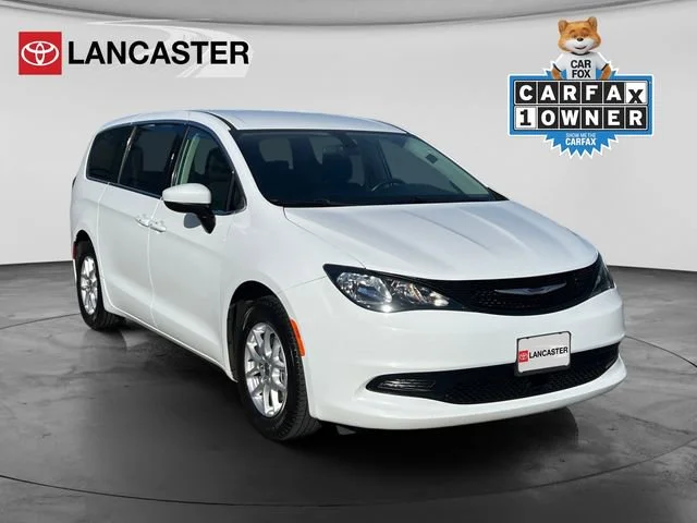 2022 Chrysler Voyager LX's photo