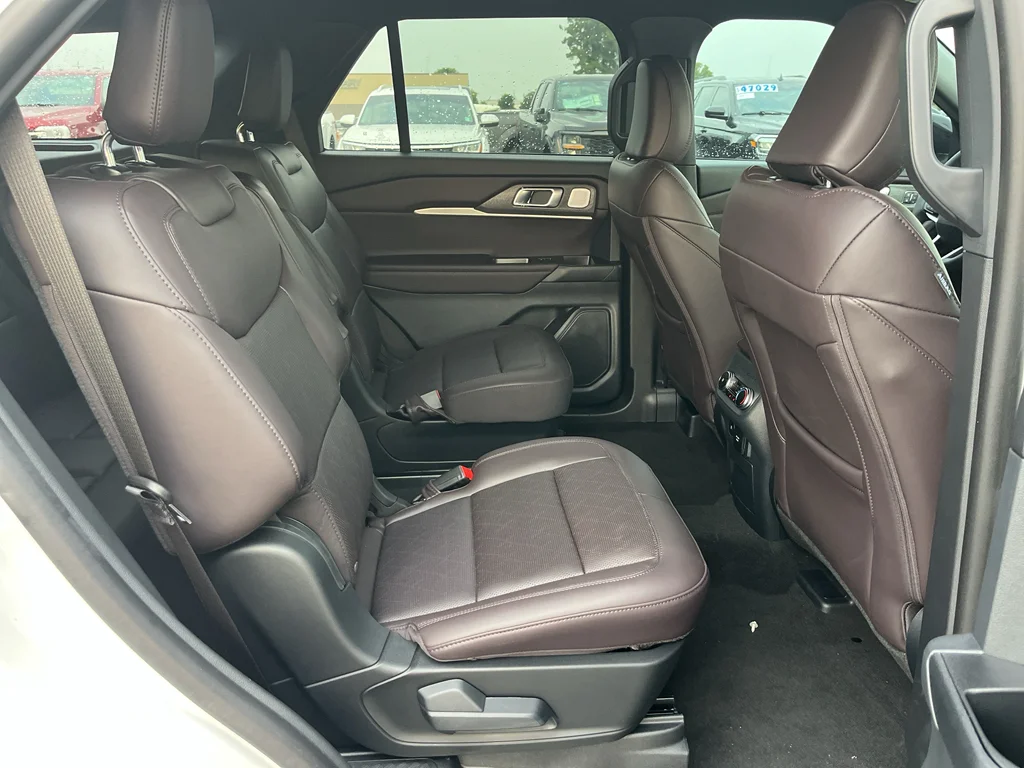 New 2026 Star White Metallic Tri-Coat Ford Platinum™ image 17