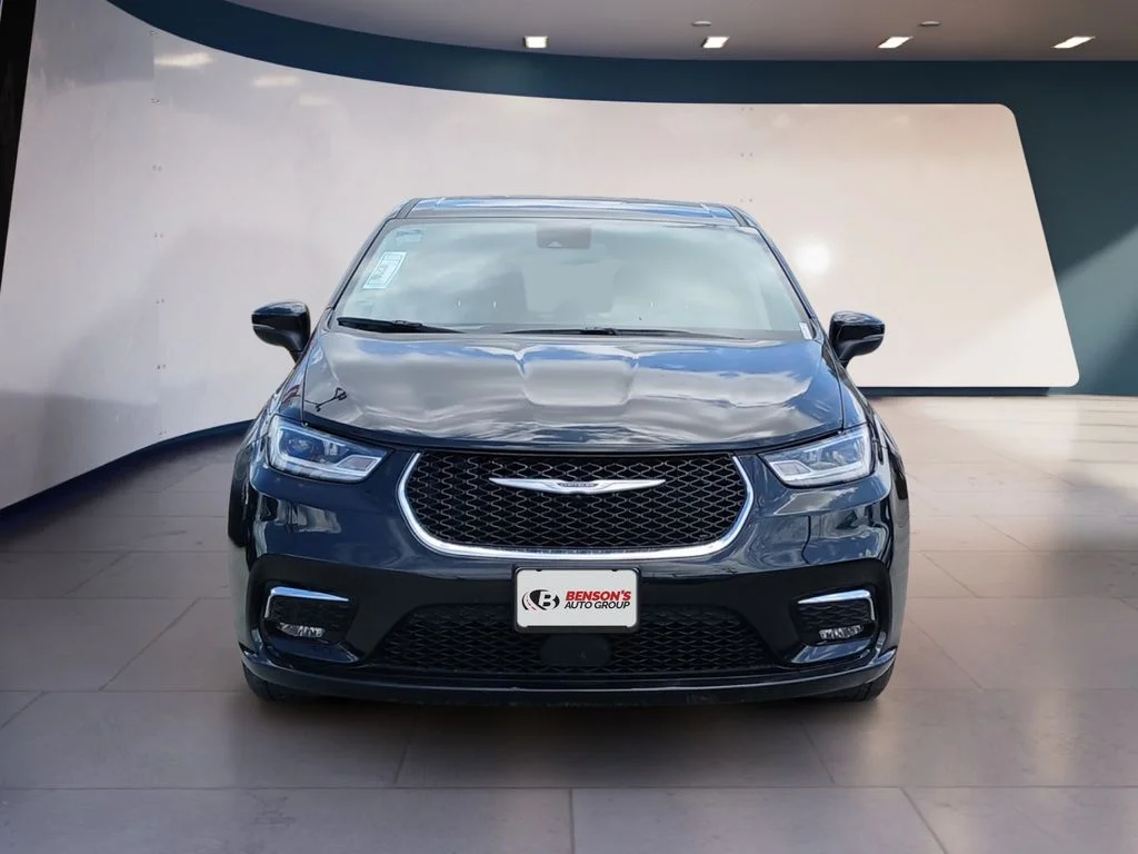Used 2023 Black Chrysler Touring L image 8