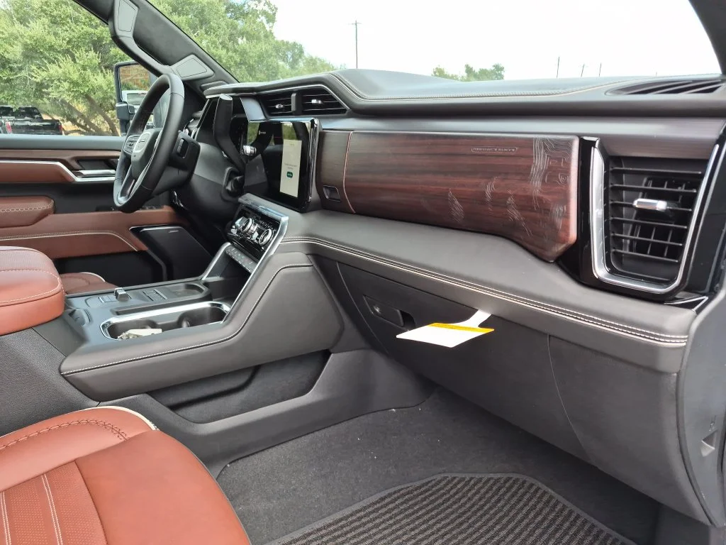New 2026 Glacier White Tricoat GMC Denali Ultimate image 37