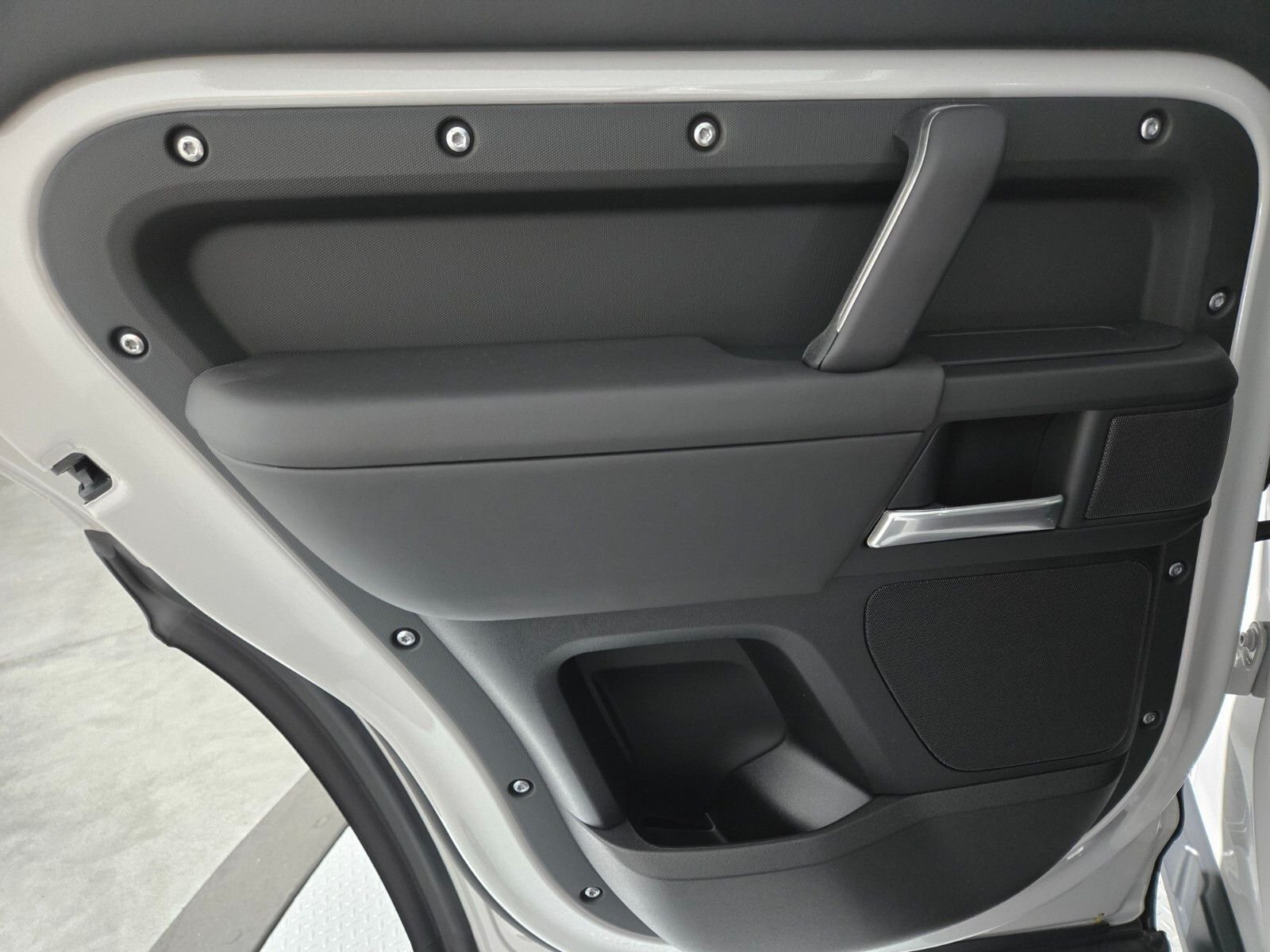 2026 Land Rover Defender X-Dynamic SE - Photo 23