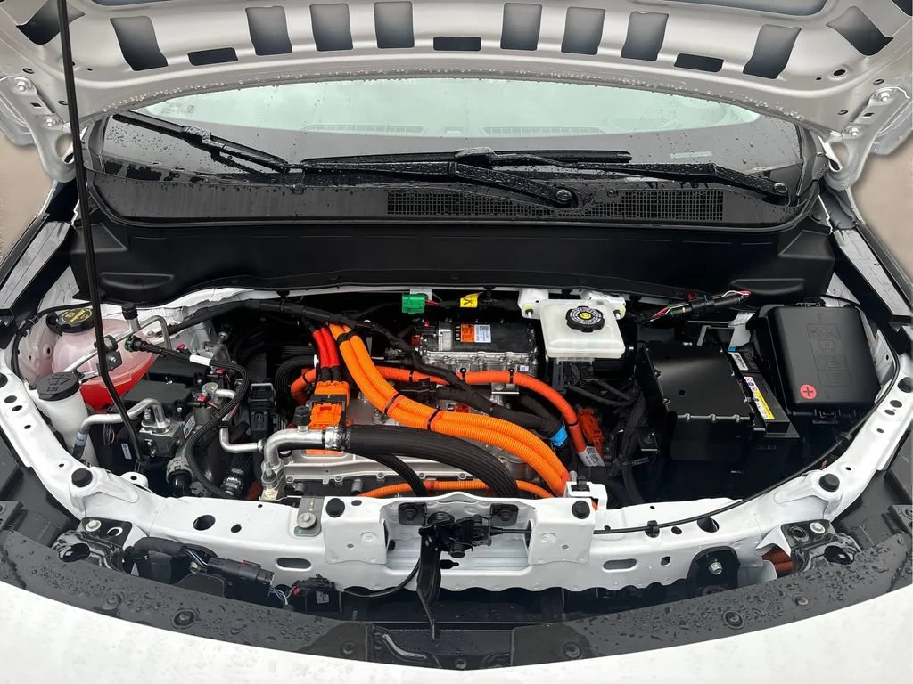 New 2027 Summit White Chevrolet LT image 22