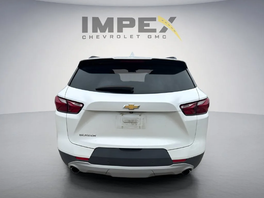 Used 2020 IRIDESCENT PEARL TRICOAT Chevrolet LT image 3