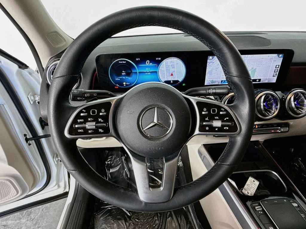 Used 2022 White Mercedes-Benz GLB 250 image 11