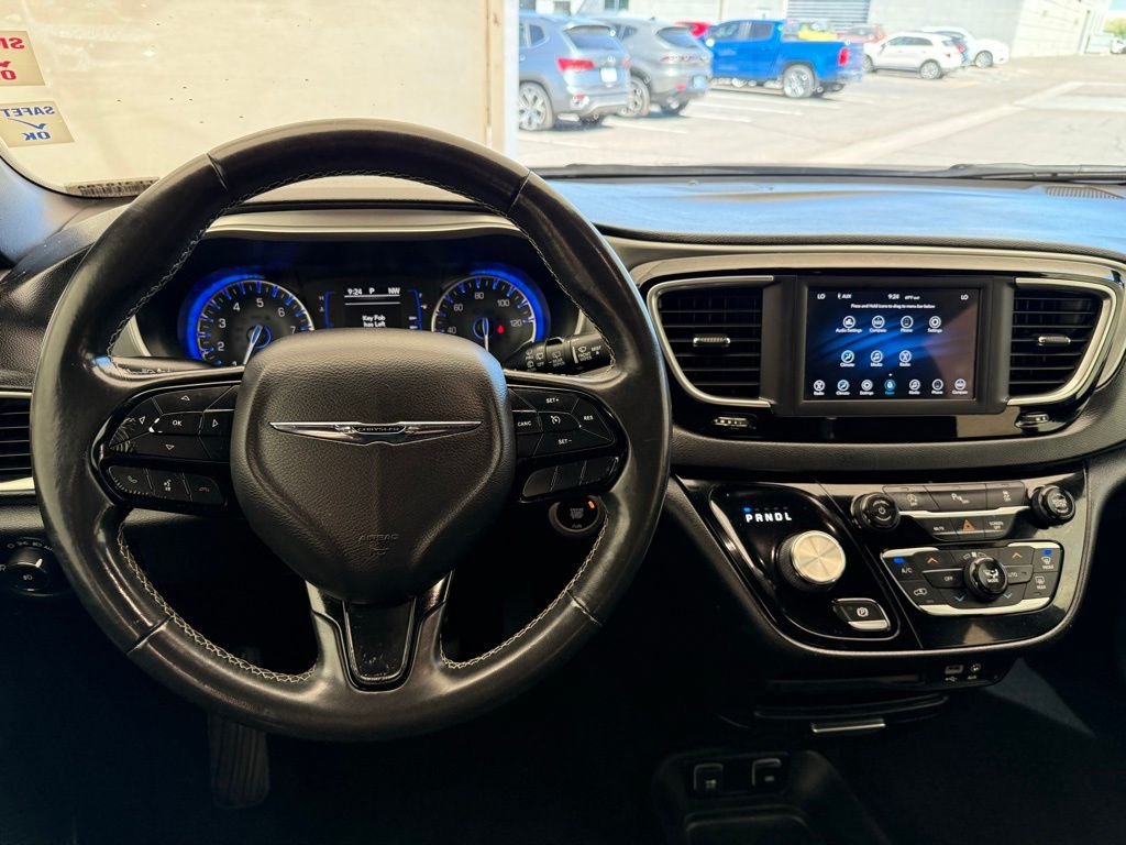 Used 2020 Brilliant Black Crystal Pearlcoat Chrysler Touring image 24