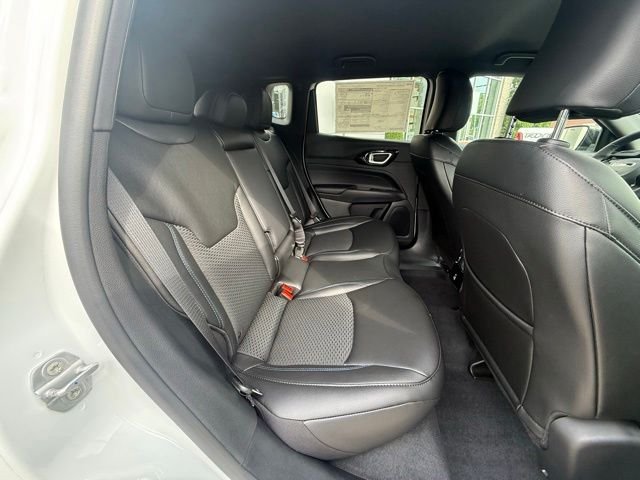 New 2026 Bright White Clear-Coat Exterior Paint Jeep Latitude image 25