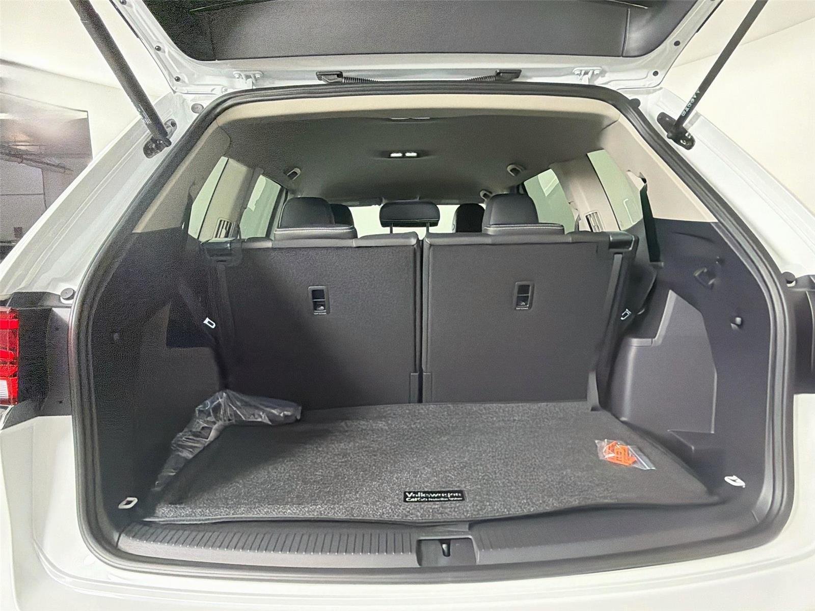 New 2026 opal white pearl Volkswagen 2.0T SE image 25