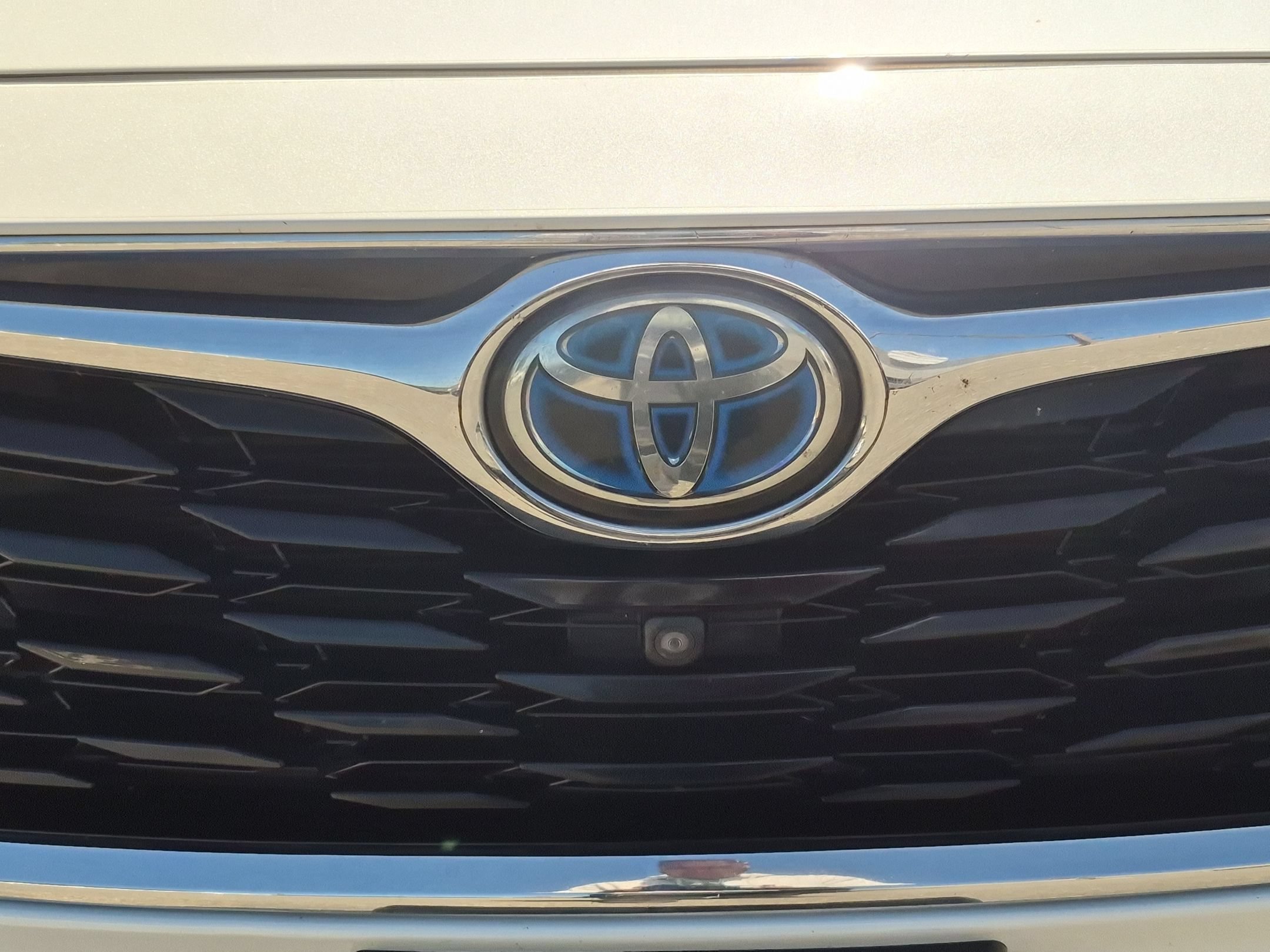 Used 2021 Blizzard Pearl Toyota Hybrid Platinum image 9