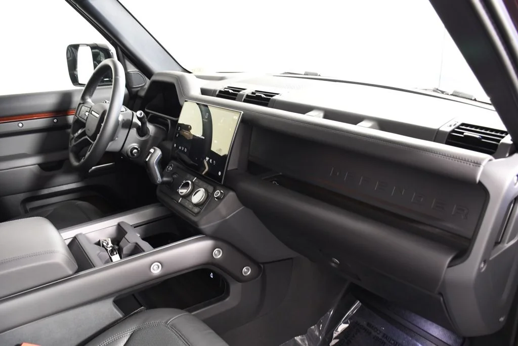 2026 Land Rover Defender S - Photo 18