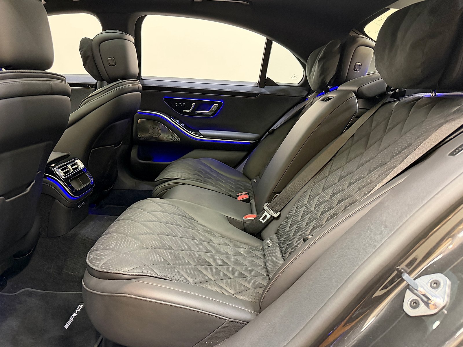 Certified Used 2023 Graphite Grey Mercedes-Benz 4MATIC® image 15
