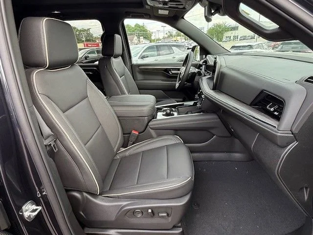 2025 Chevrolet Suburban Premier - Photo 19