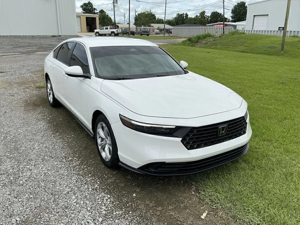 Used 2024 White Honda LX image 10