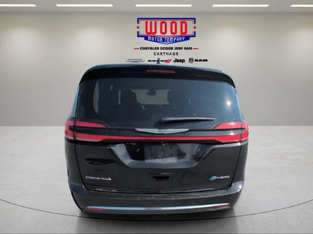 Used 2023 Brilliant Black Crystal Pearlcoat Chrysler Touring L image 4
