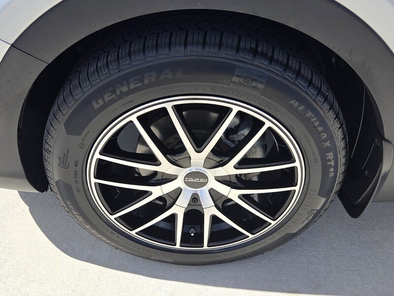 Used 2017 Silver HYUNDAI SE ULTIMATE 3.3L AUTO image 9