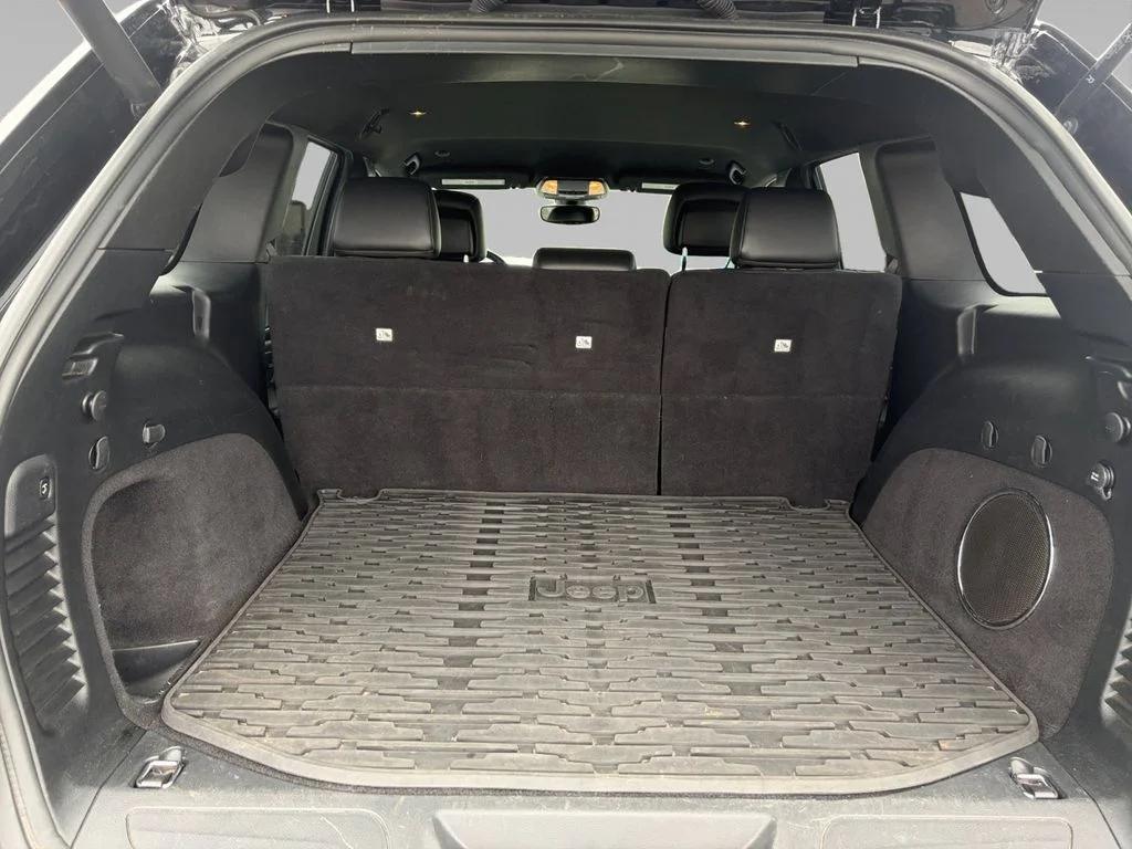 Used 2020 Black Jeep Laredo image 15