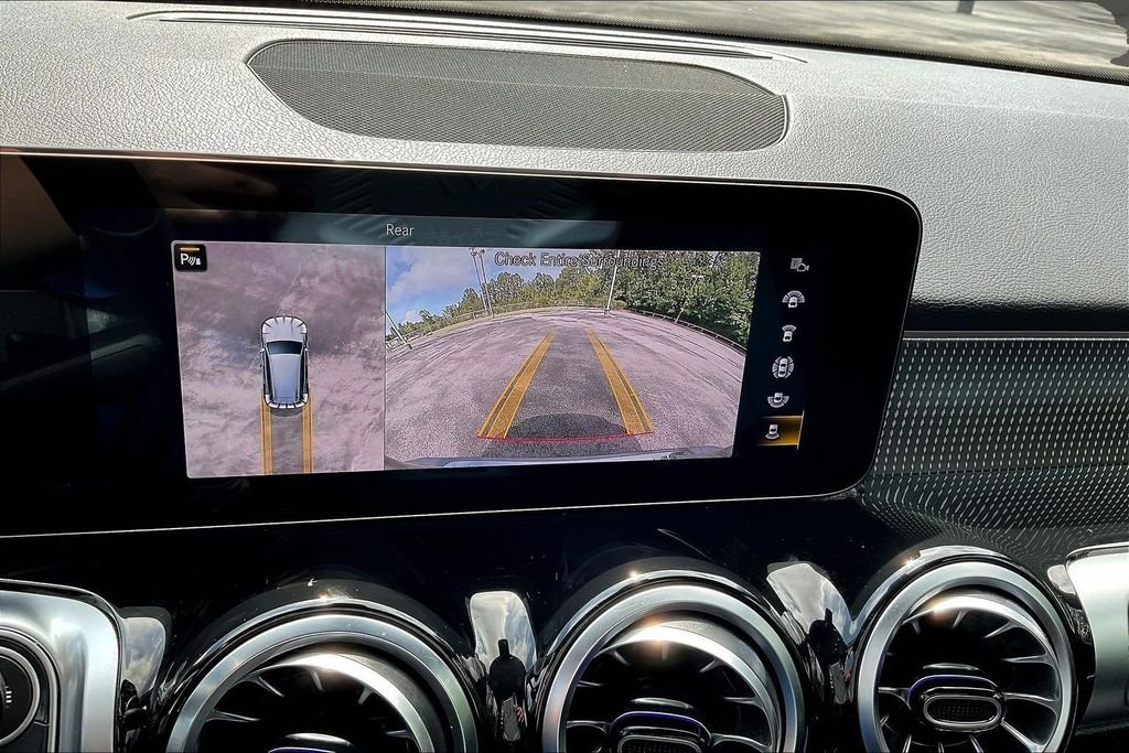 Used 2022 Gray Mercedes-Benz GLB 250 image 17