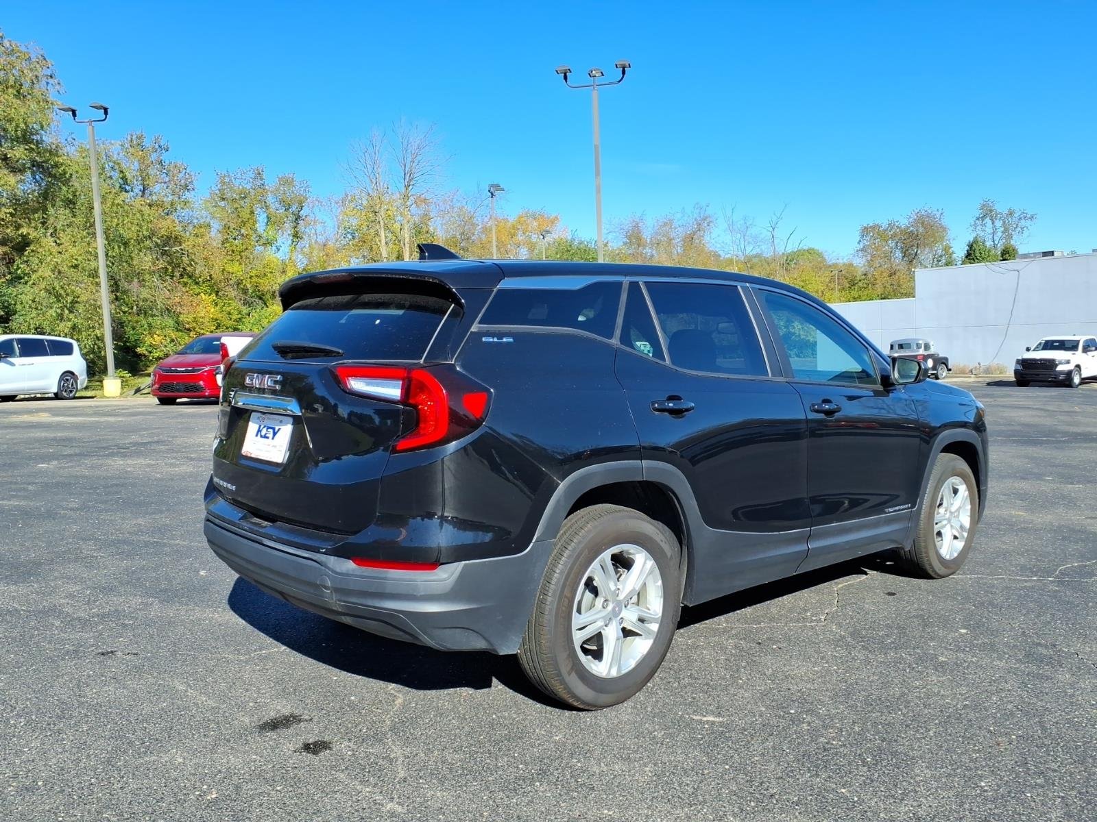Used 2024 Ebony Twilight Metallic GMC SLE image 7