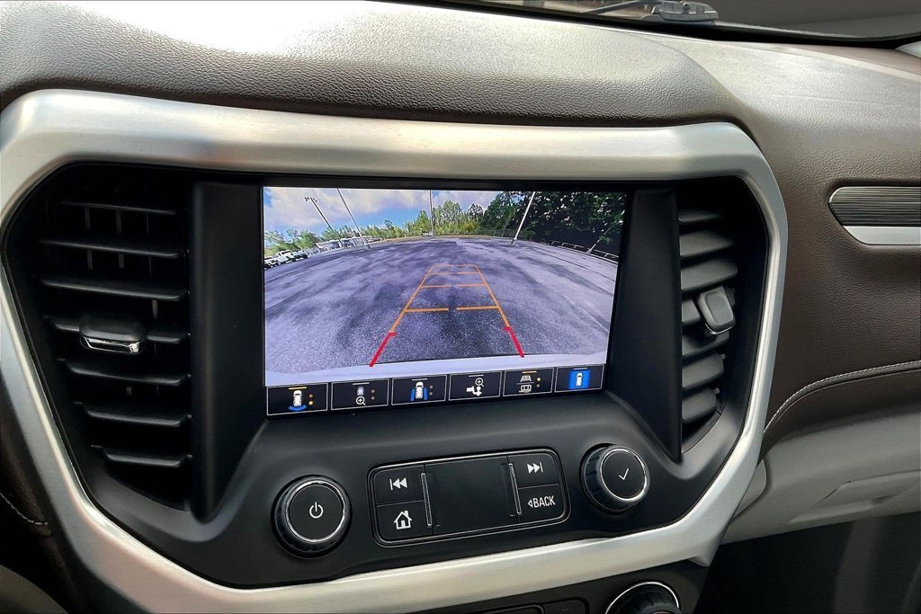 Used 2023 White GMC SLT image 16