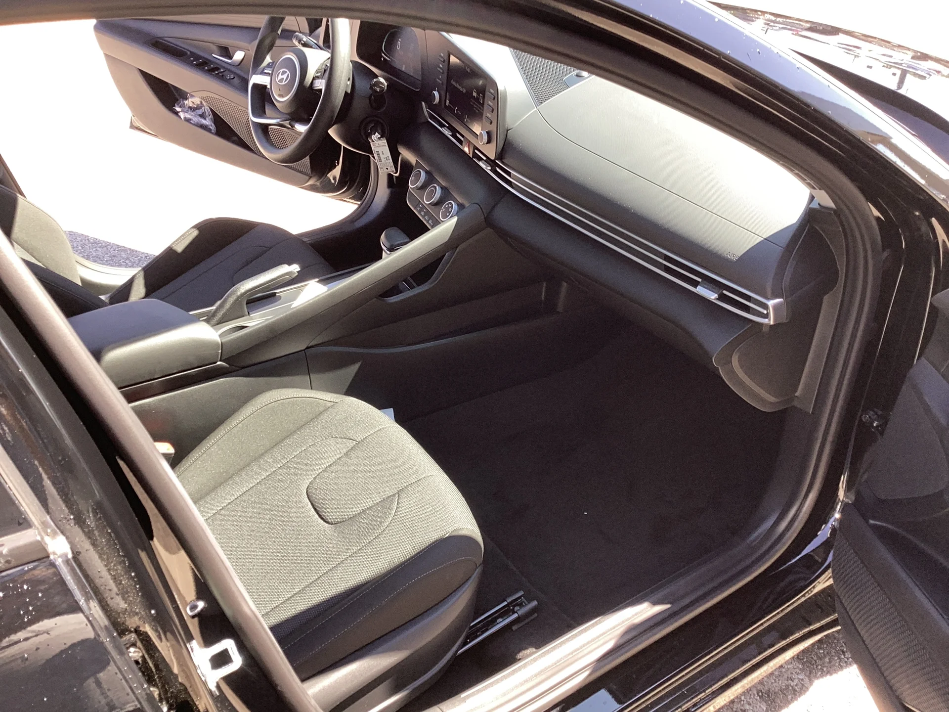 New 2026 Abyss Black Pearl Hyundai SE image 15