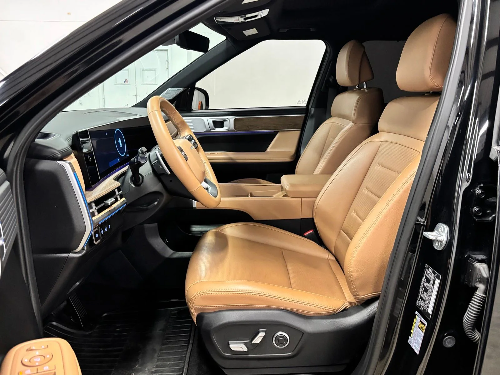 Used 2025 Black Hyundai Limited image 17