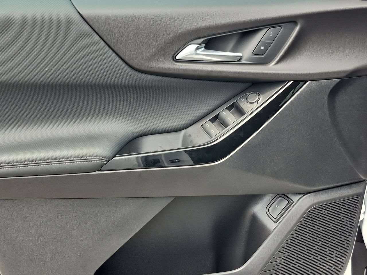 2027 Chevrolet Equinox LT - Photo 23