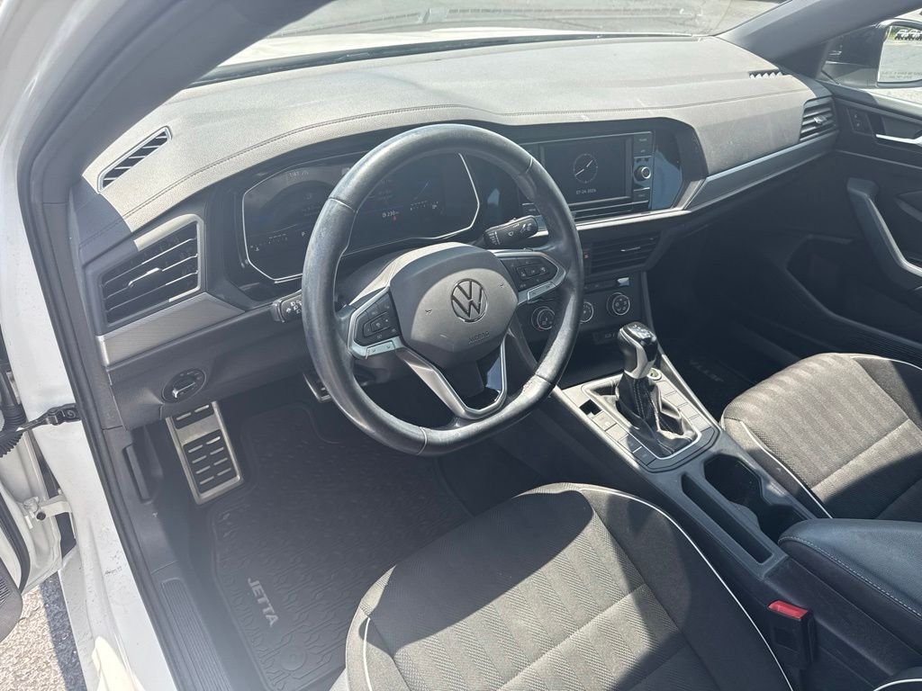 Used 2023 White Volkswagen 1.5T Sport image 11