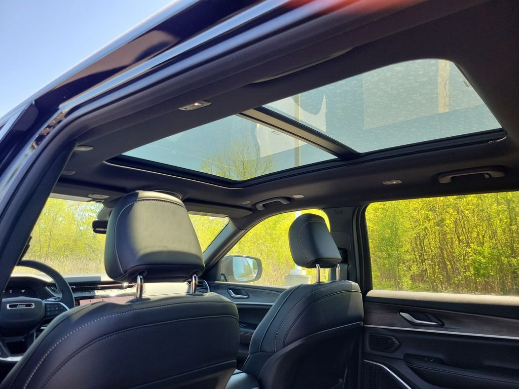 New 2026 Diamond Black Crystal Pearlcoat Jeep Limited image 11