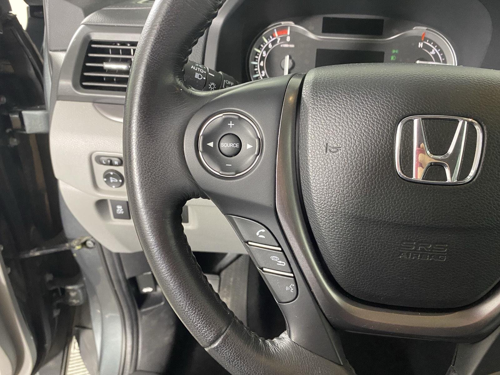 Used 2019 Forest Mist Metallic Honda RTL image 19
