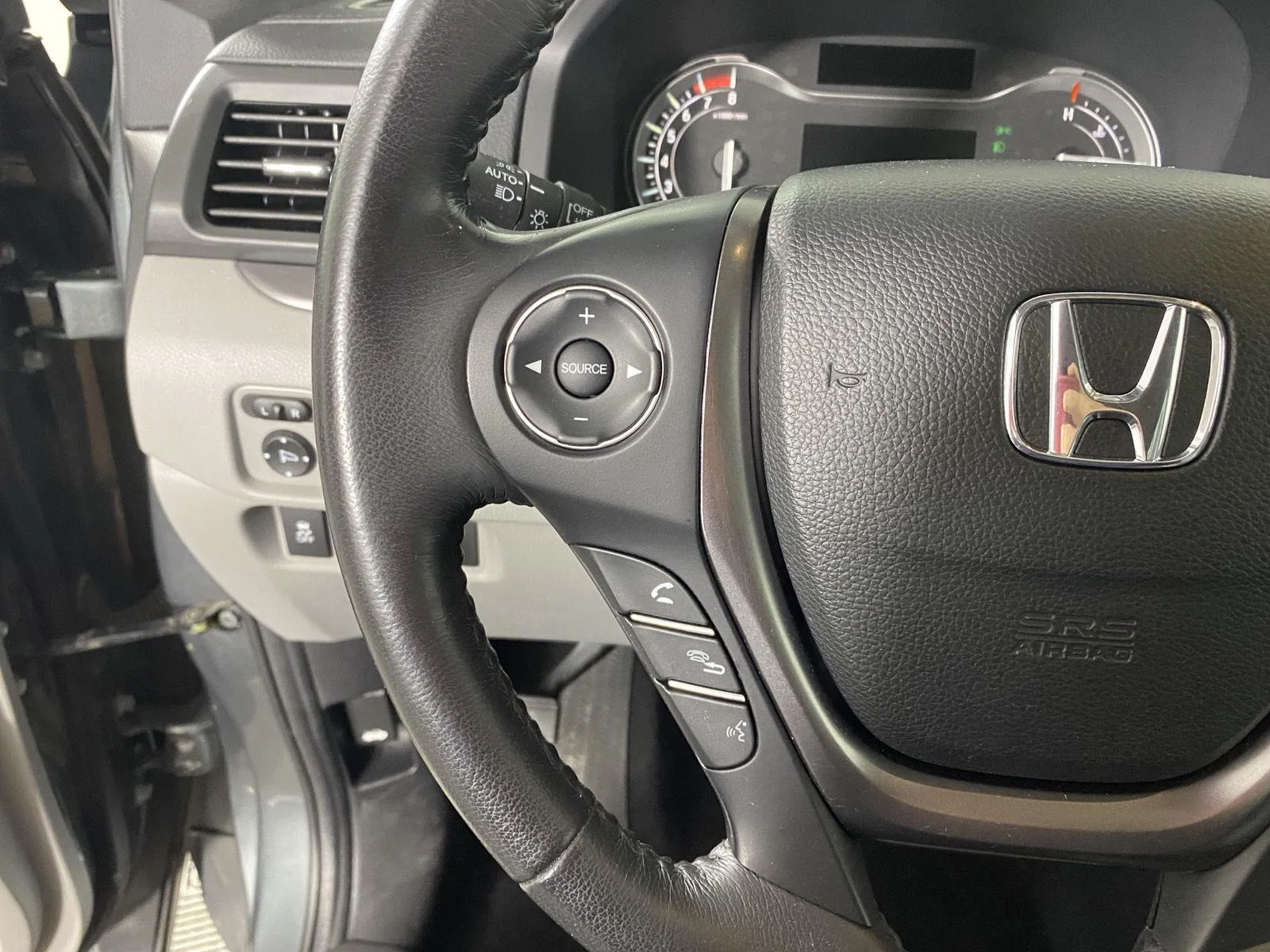 Used 2019 Forest Mist Metallic Honda RTL image 19