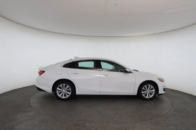 Used 2021 White Chevrolet LT image 22
