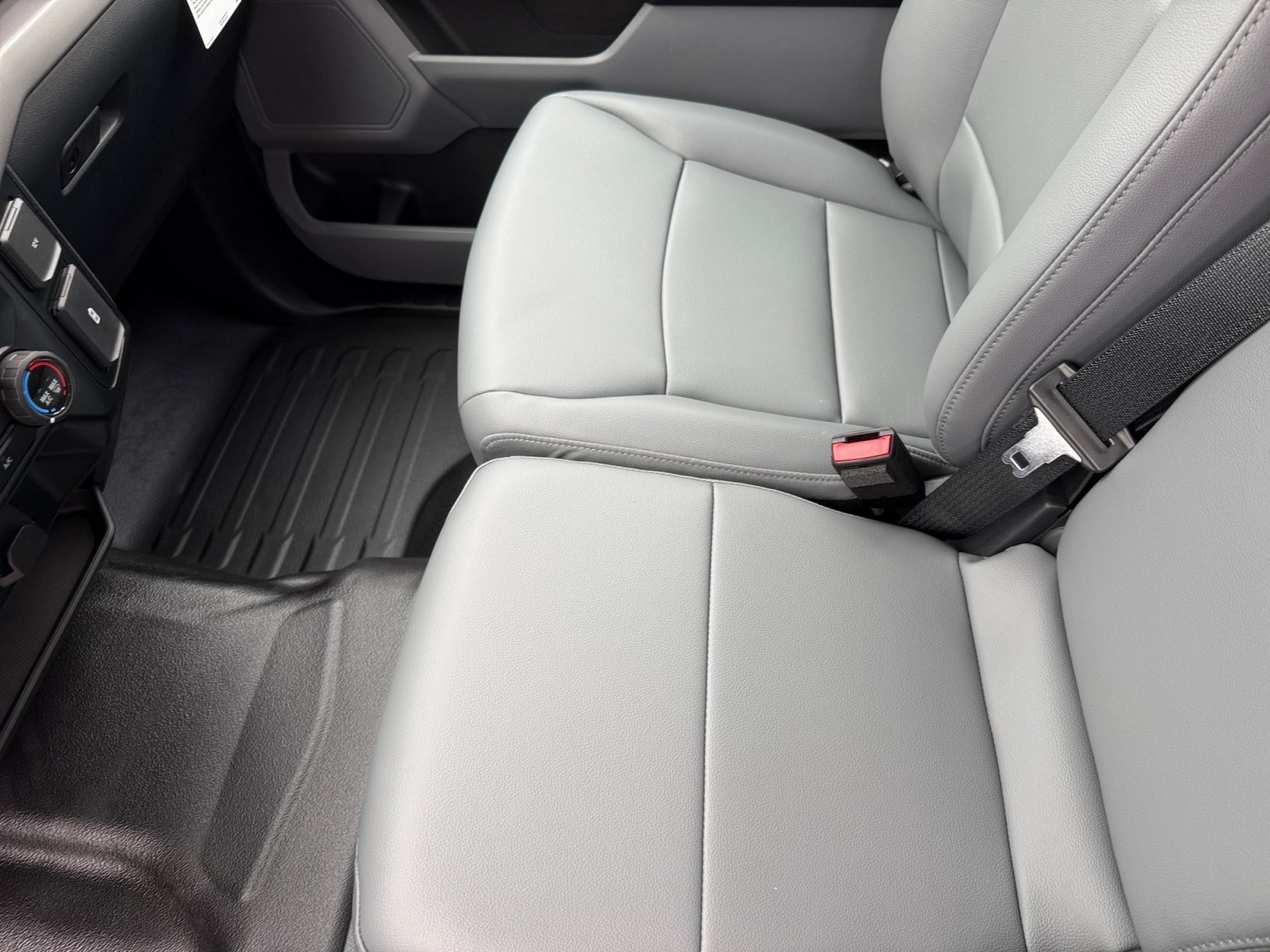 New 2026 Oxford White Ford XL image 14