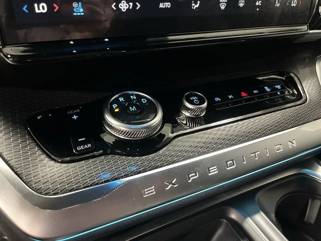 New 2027 Glacier Gray Metallic Tri-Coat Ford Platinum image 22