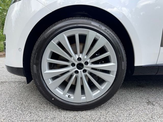 New 2026 Ostuni Pearl White Land Rover SE image 2