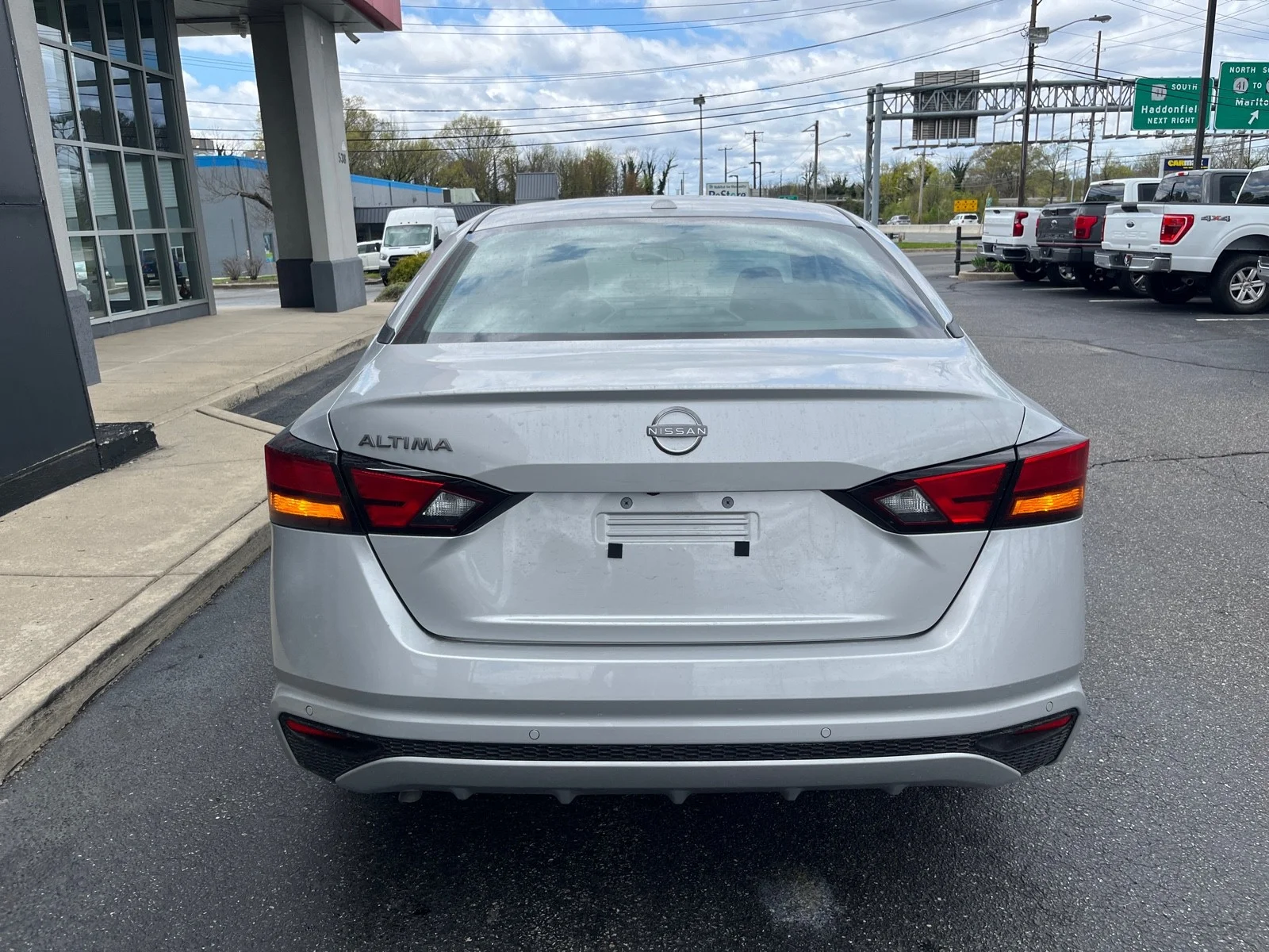 Used 2025 Brilliant Silver Metallic Nissan SV FWD image 3