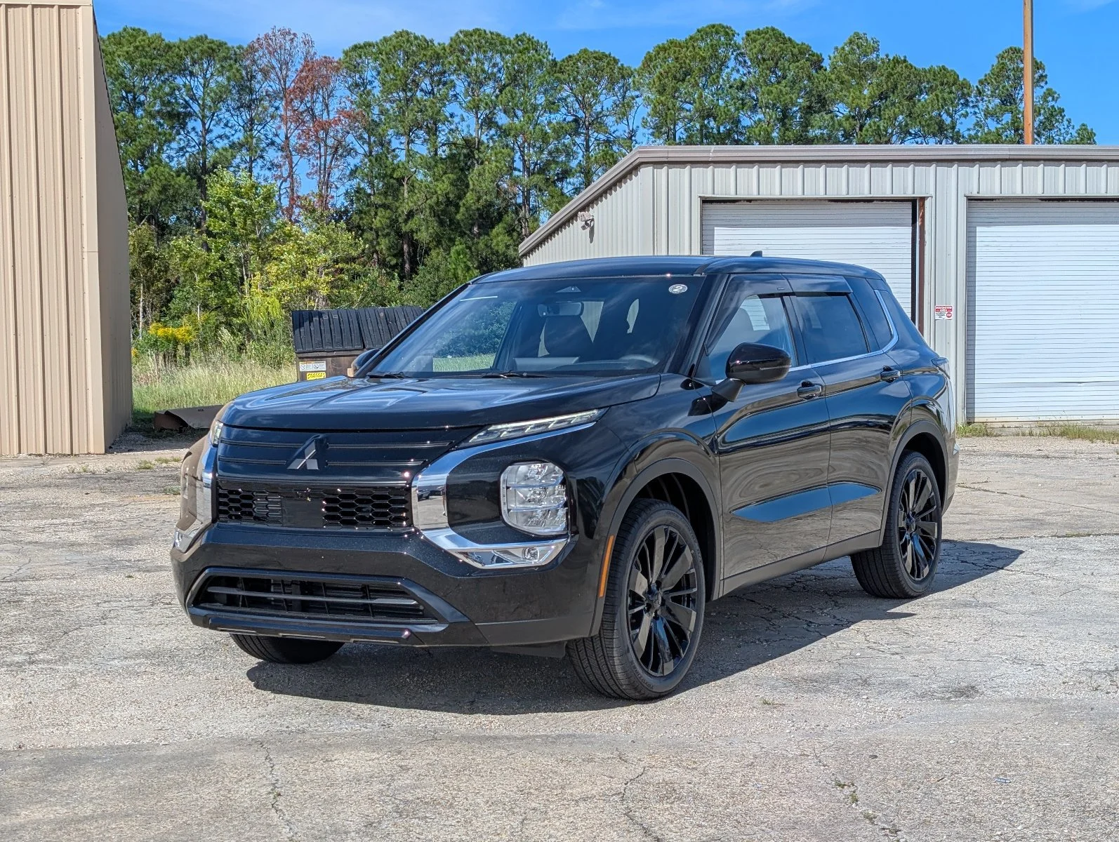 New 2026 Black Mitsubishi LE image 1