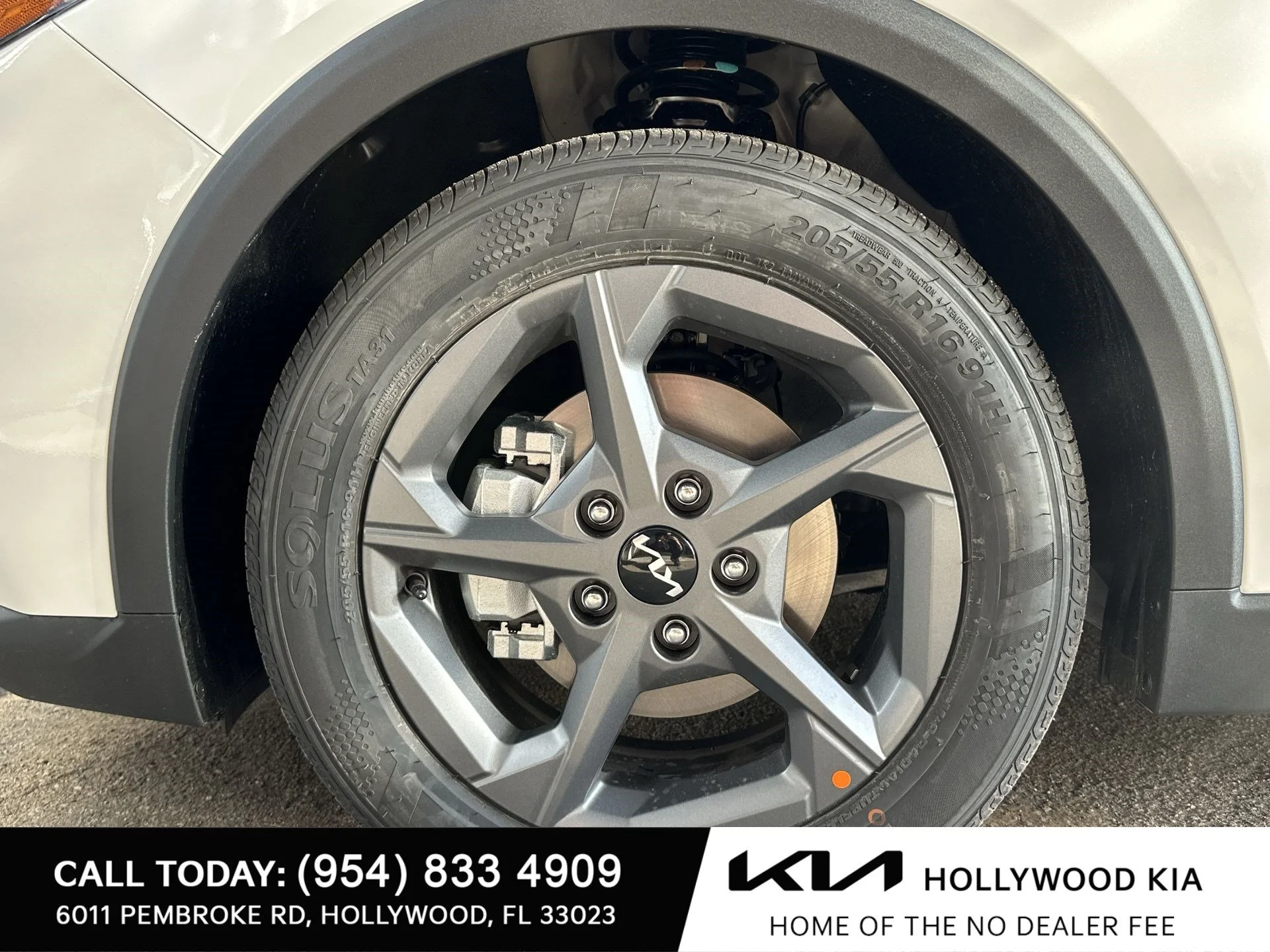 New 2026 Snow White Pearl Kia LXS image 11