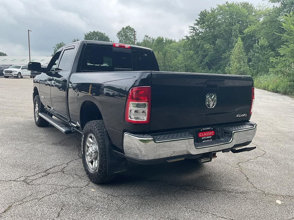 Used 2022 Diamond Black Crystal Pearl Coat Ram Tradesman image 7