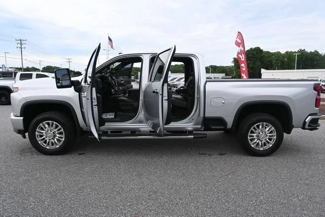 Used 2022 Silver Ice Metallic Chevrolet High Country image 22