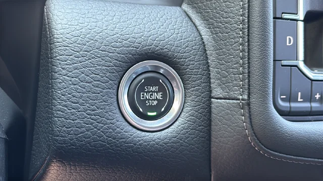 Used 2023 White GMC Denali image 29